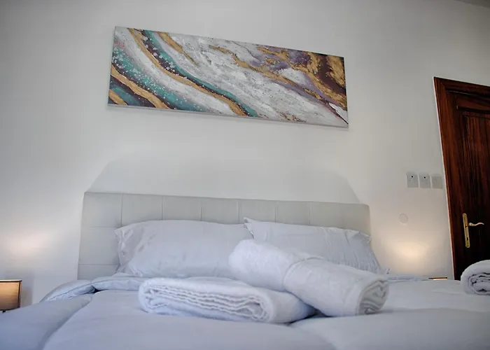 Spacious Corner Maisonette - Blessings