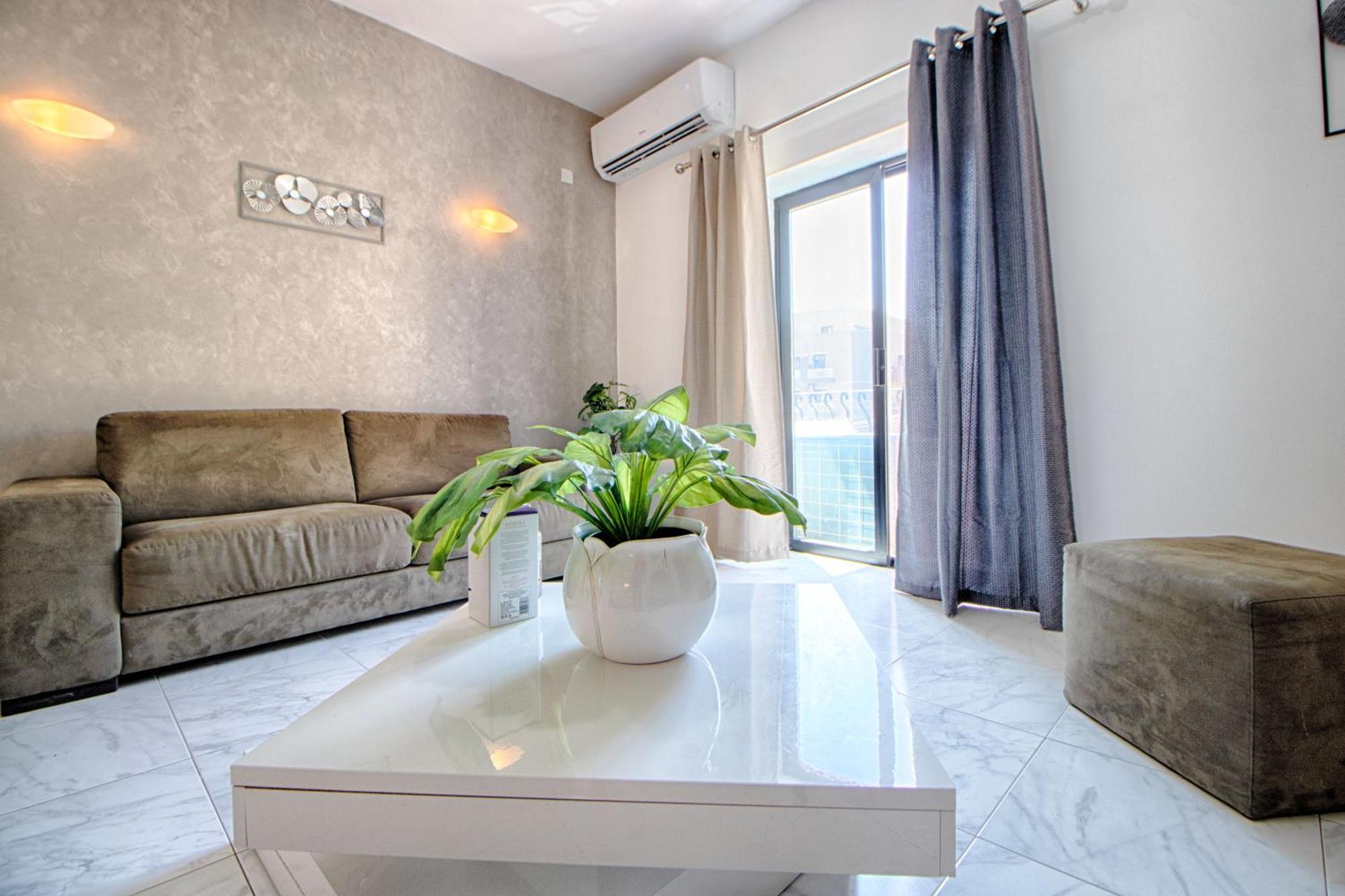 Spacious Corner Maisonette - Blessings