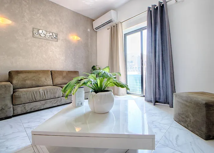 Spacious Corner Maisonette - Blessings