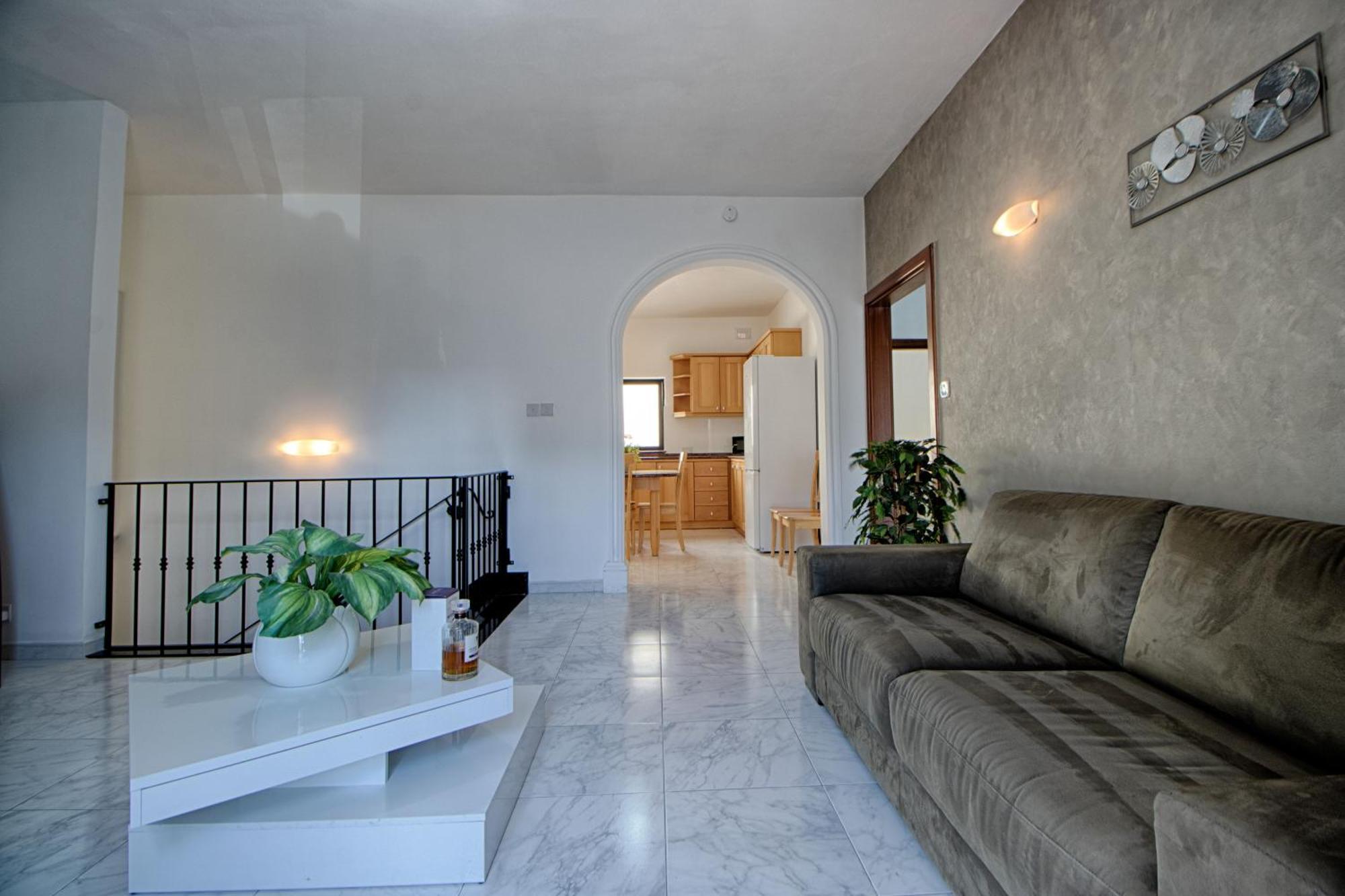 Apartment Spacious Corner Maisonette - Blessings