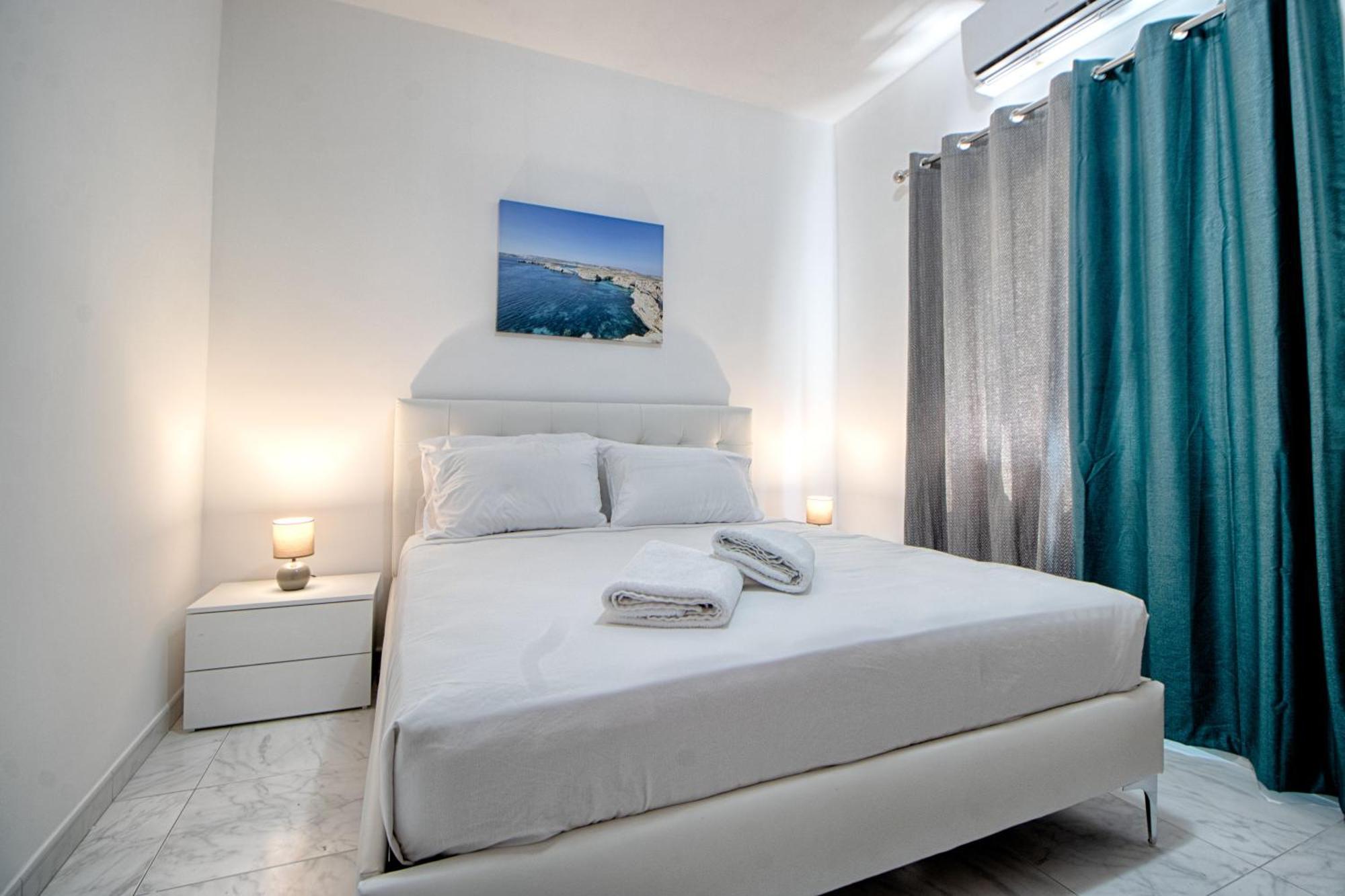 Spacious Corner Maisonette - Blessings Apartment *