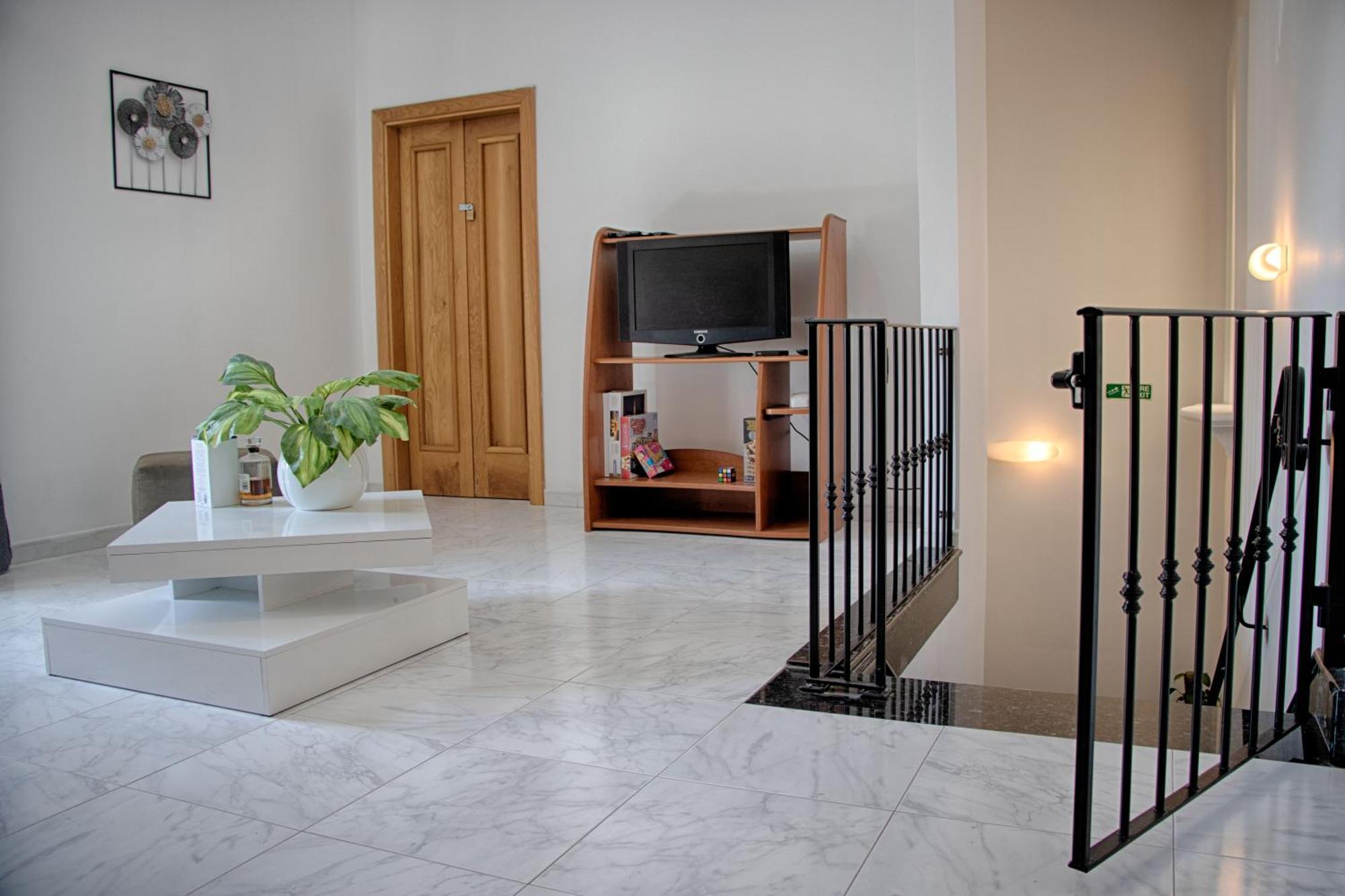 Spacious Corner Maisonette - Blessings