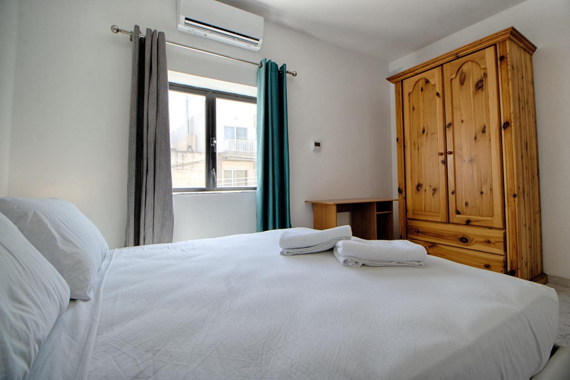 Spacious Corner Maisonette - Blessings Apartment