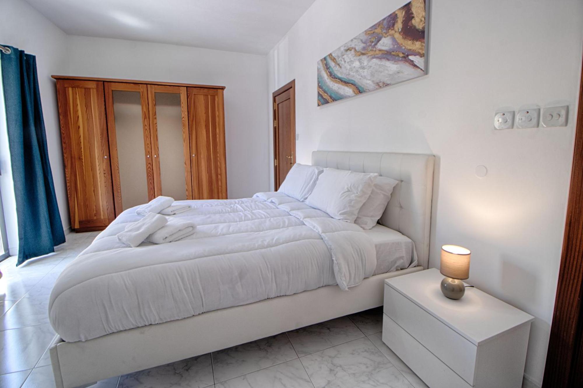 Apartment Spacious Corner Maisonette - Blessings *