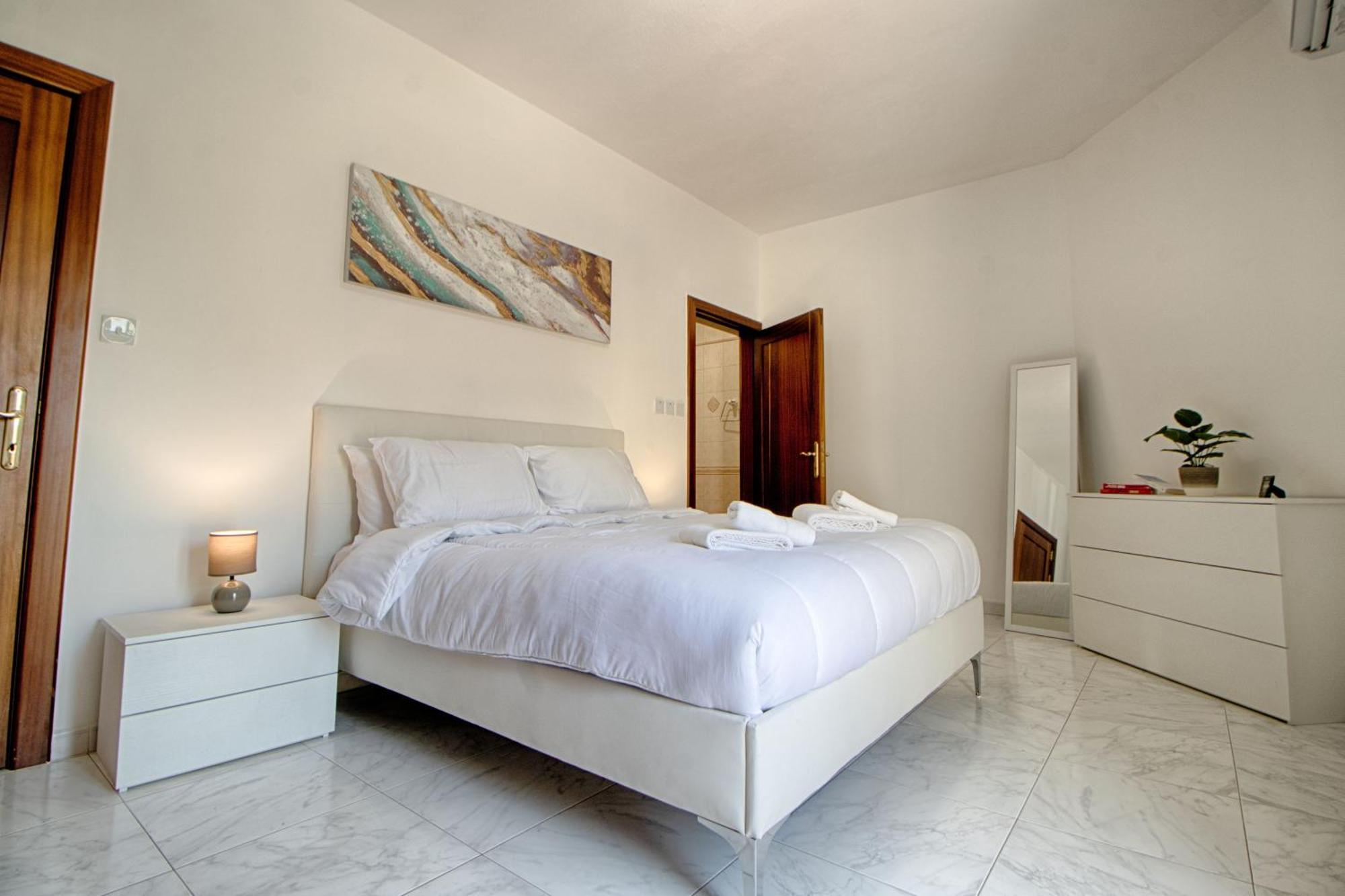Apartment Spacious Corner Maisonette - Blessings