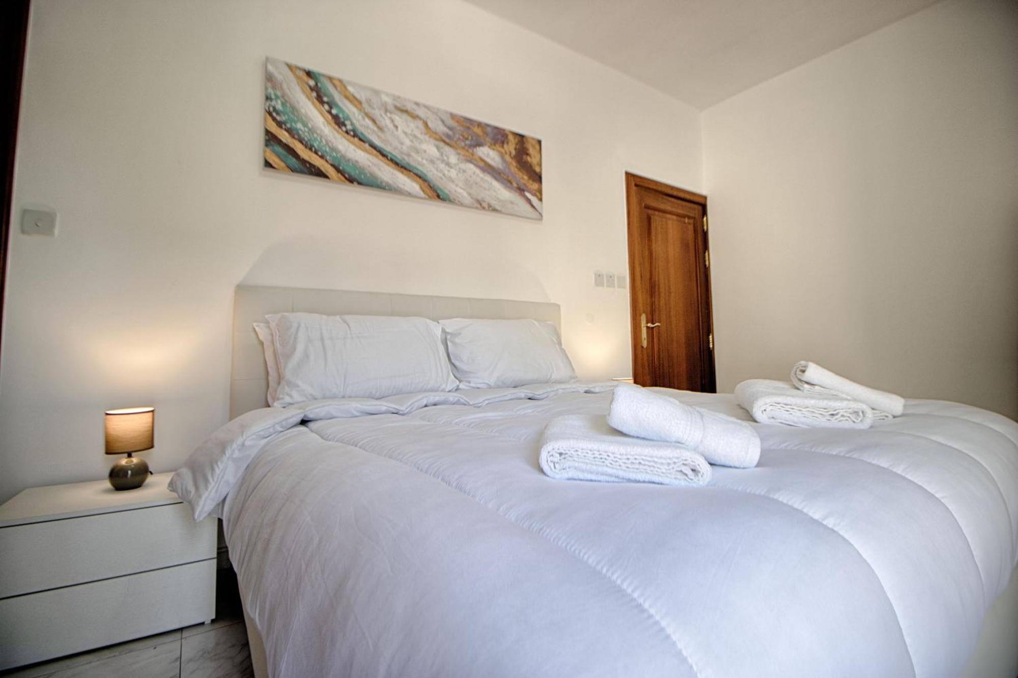 Spacious Corner Maisonette - Blessings Apartment